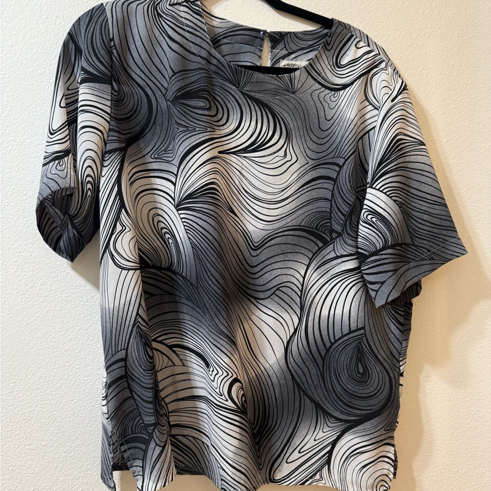 Black and White Graphic Relaxed Blouse